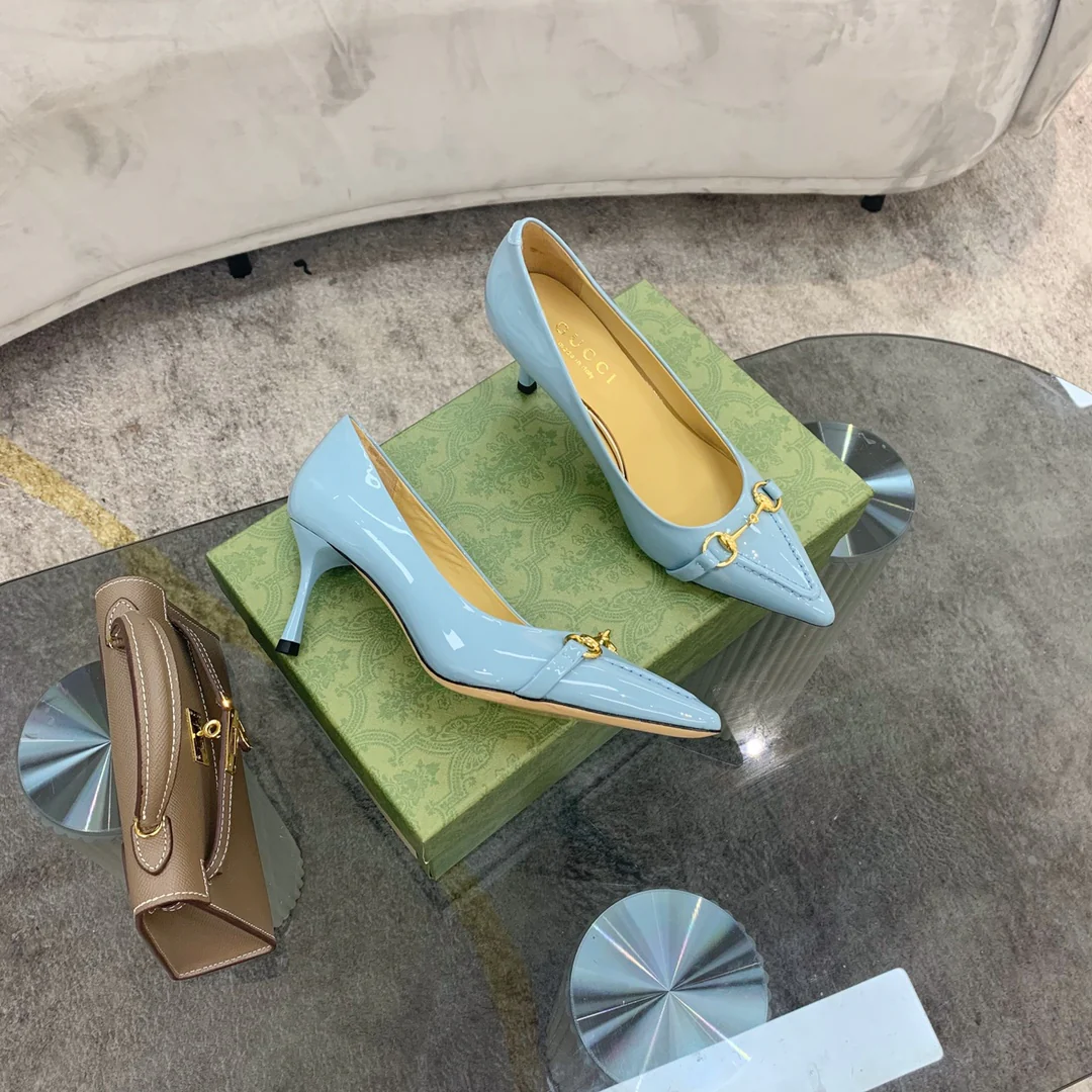 Туфли на высоком каблуке Gucci с острым носком и пряжкой в ??форме подковы