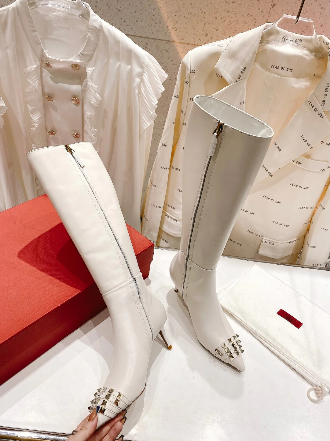 Сапоги-шпильки Valentino с заклепками - белые