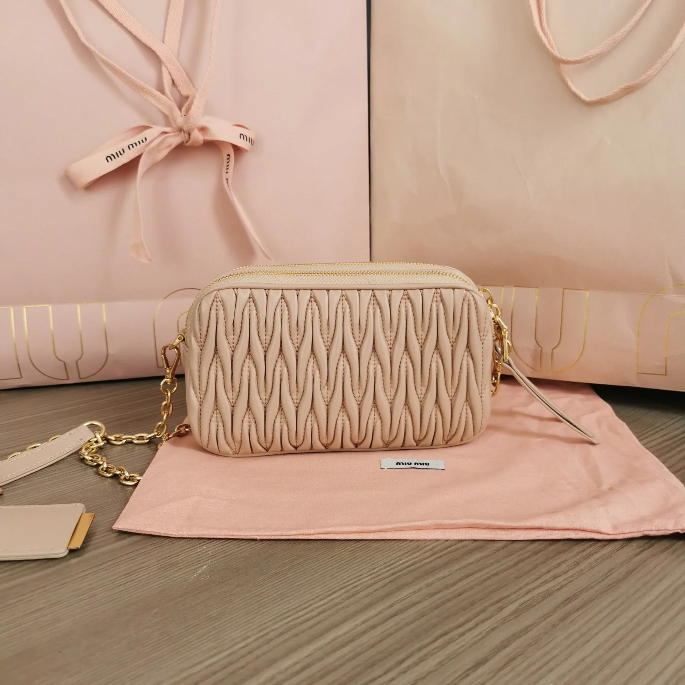 Сумка-органайзер для фотоаппарата Miu Miu с двойной молнией