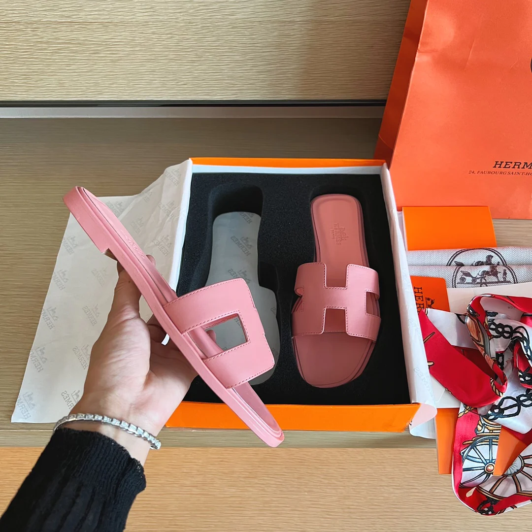 Классические домашние тапочки Hermes H - Верх из однотонной кожи - Подошва, полностью закрывающая тапочки - Розовый