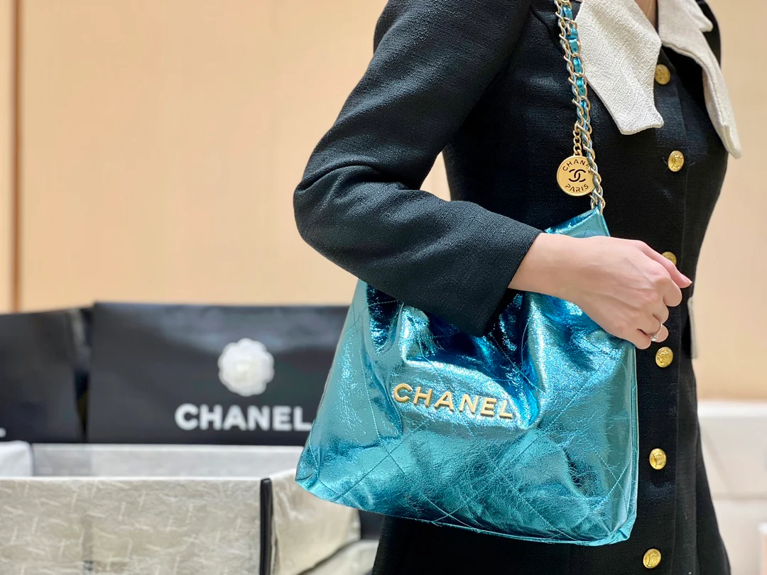 Мусорный мешок Chanel 25c из металлизированной кожи - синий