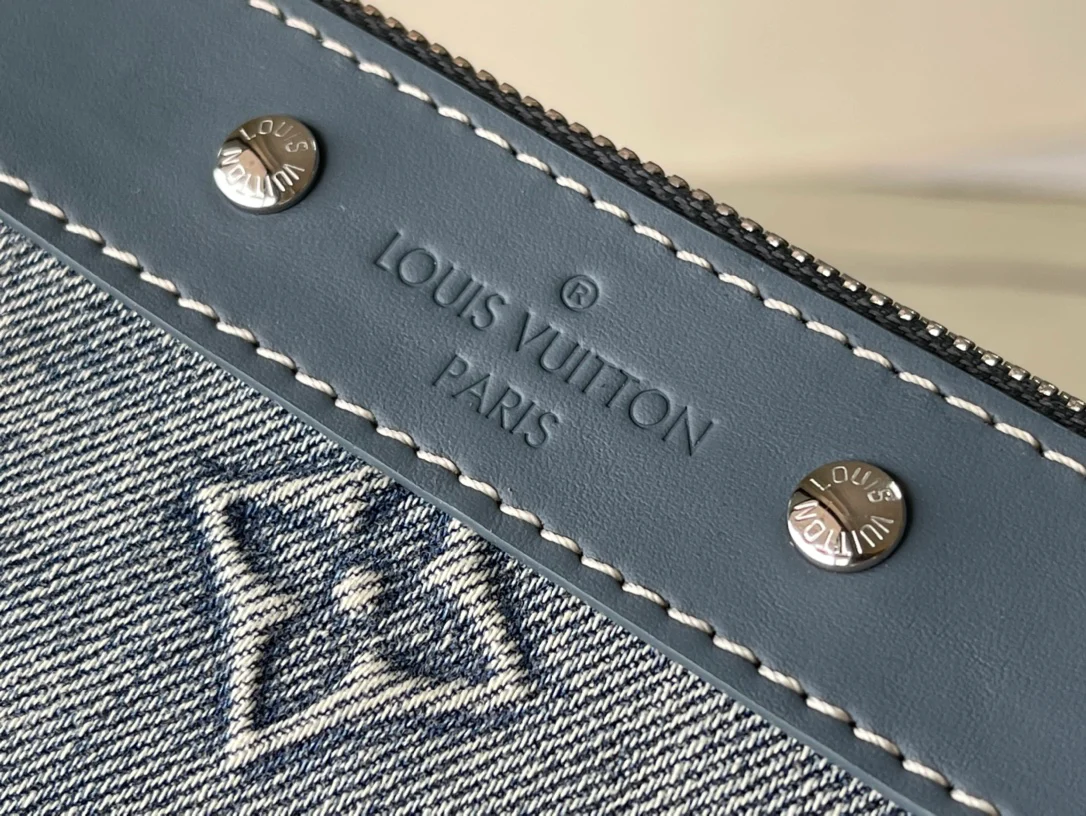 m82313 Сумочка-клатч LV Pochette to Go в джинсовом стиле