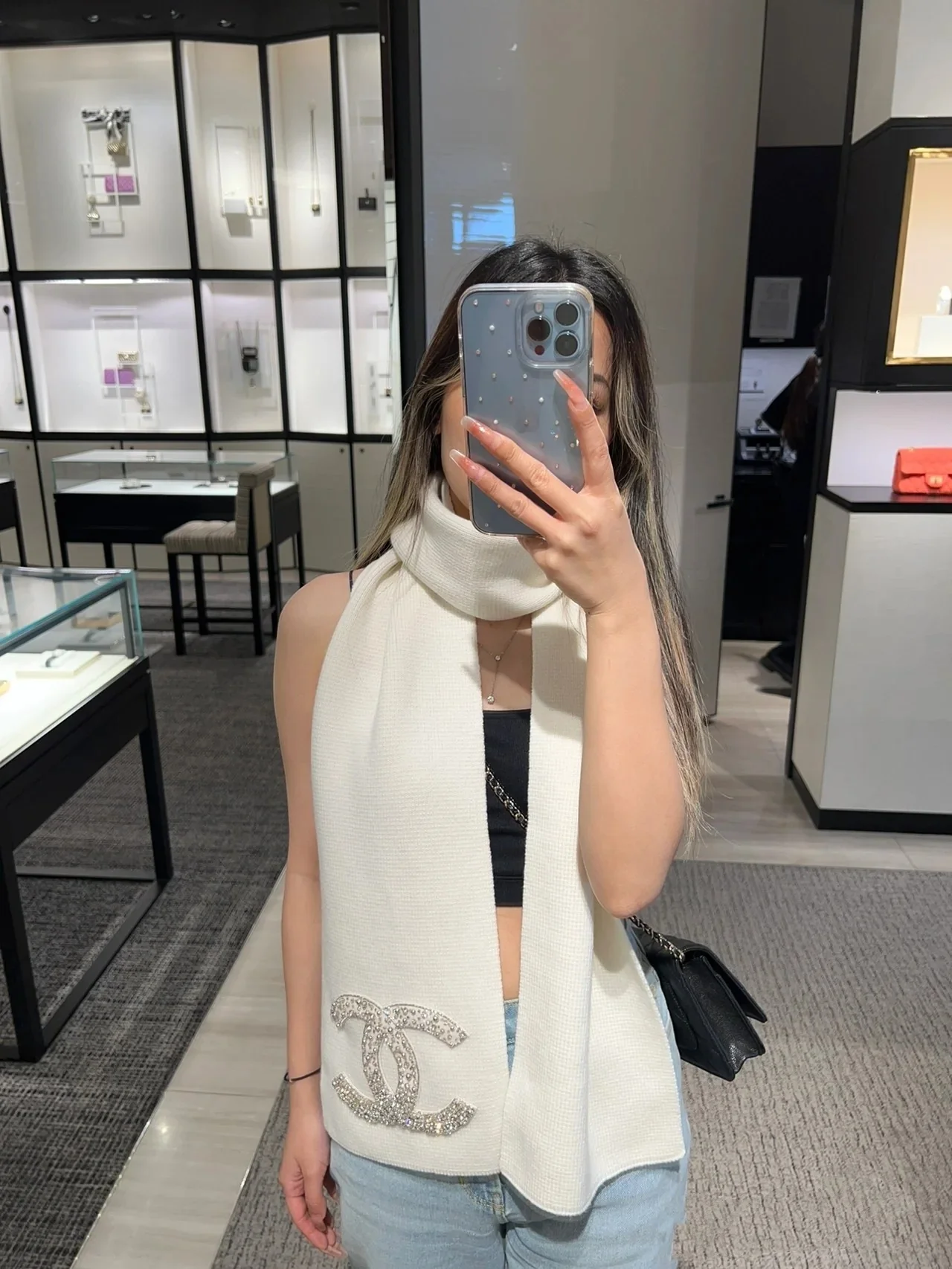 Шарф Chanel 22a Hidden Style ручной работы из кашемира, украшенный бриллиантами - 1 шт.