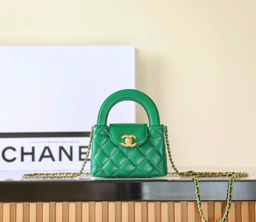 Мини-сумочка Chanel Kelly на цепочке - изумрудно-зеленая