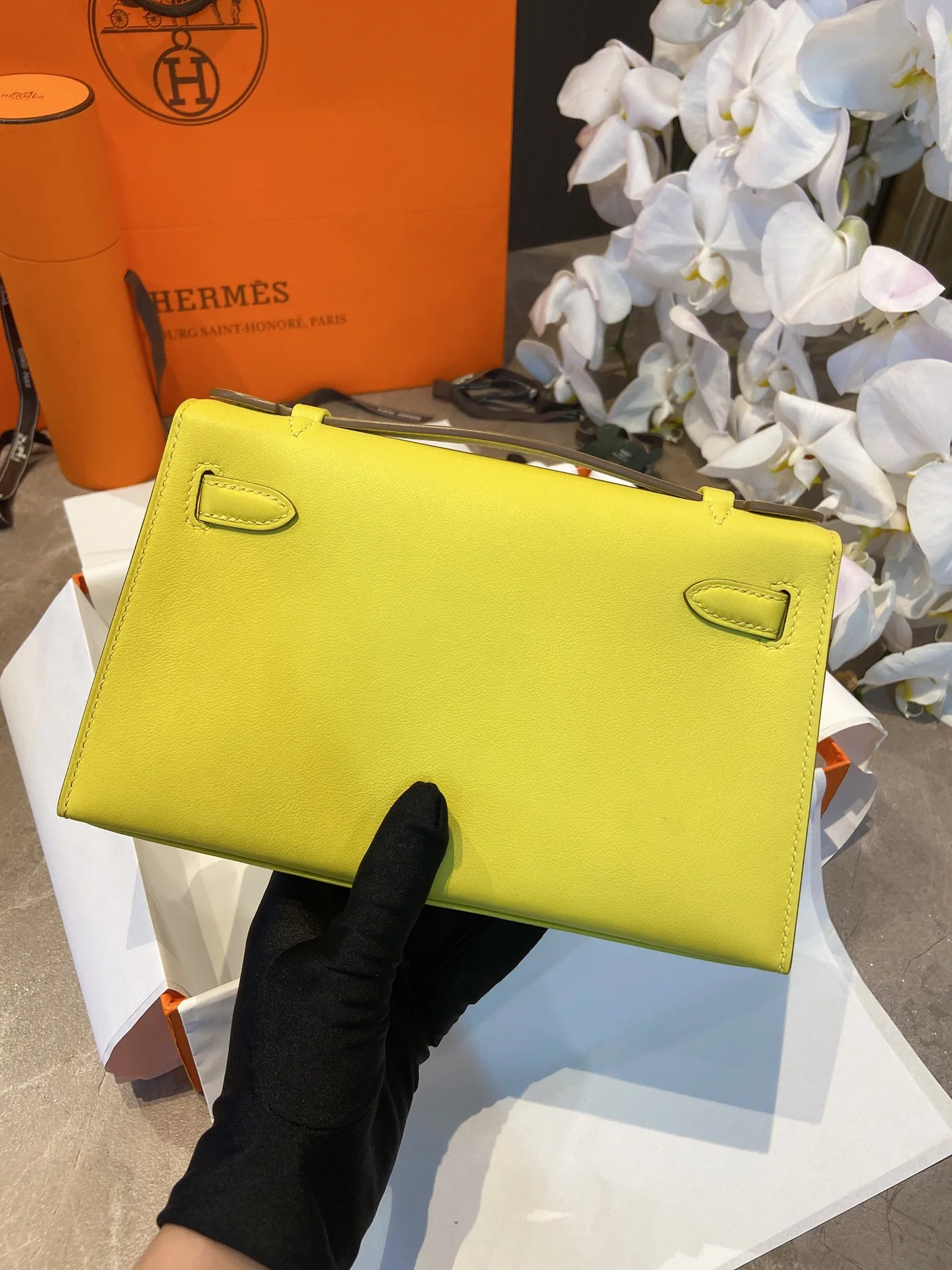 Мини-сумка Hermes Kelly 1-го поколения, 22 см, цвет Swift, лимонно-желтый, серебряная пряжка.