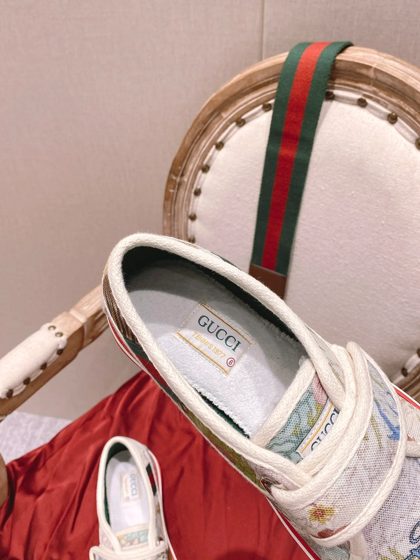 Классические лоферы Gucci 1977 - парусиновые туфли - на липучках с тигровым рисунком