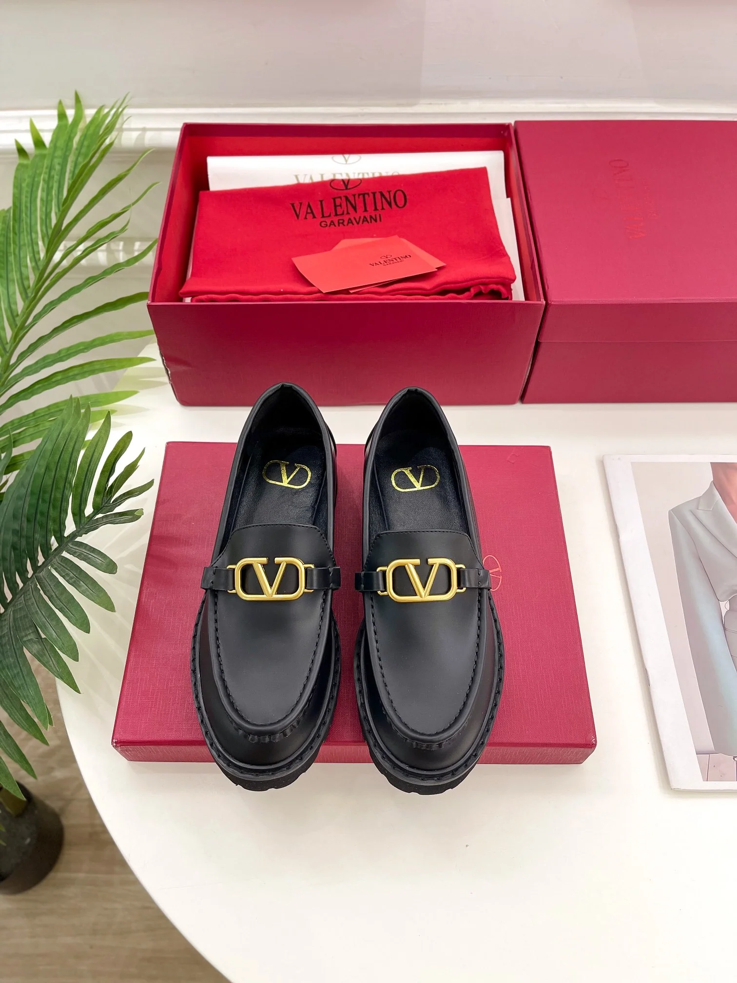 Новые поступления коллекции Valentino весна/лето 2023 - Лоферы - 3 см