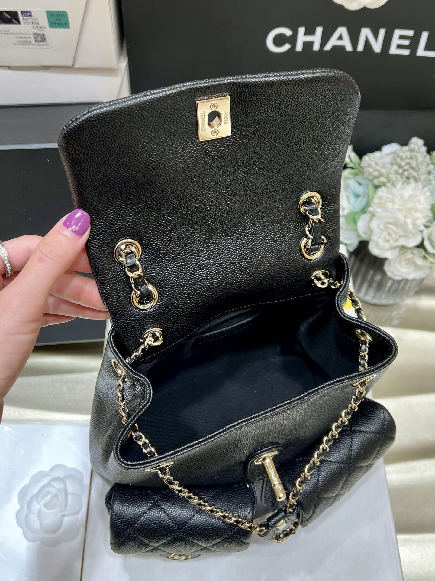 Коллекция Chanel Весна/Лето 2023 - Duma - Рюкзак из зернистой кожи - Черный