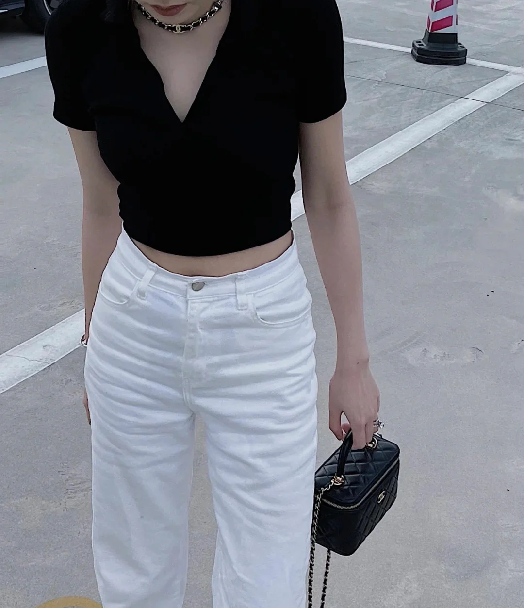 Сумка-коробочка Chanel с кожаной ручкой, длинная, черная.