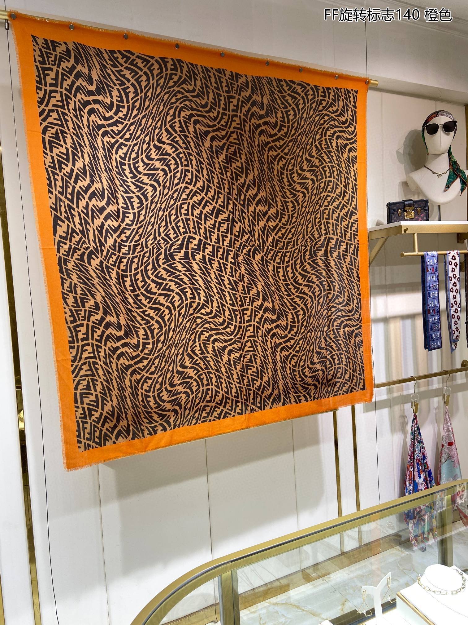 Большой квадратный шарф Fendi с вращающимся логотипом - 140 см - 100% - Кашемир высшего качества