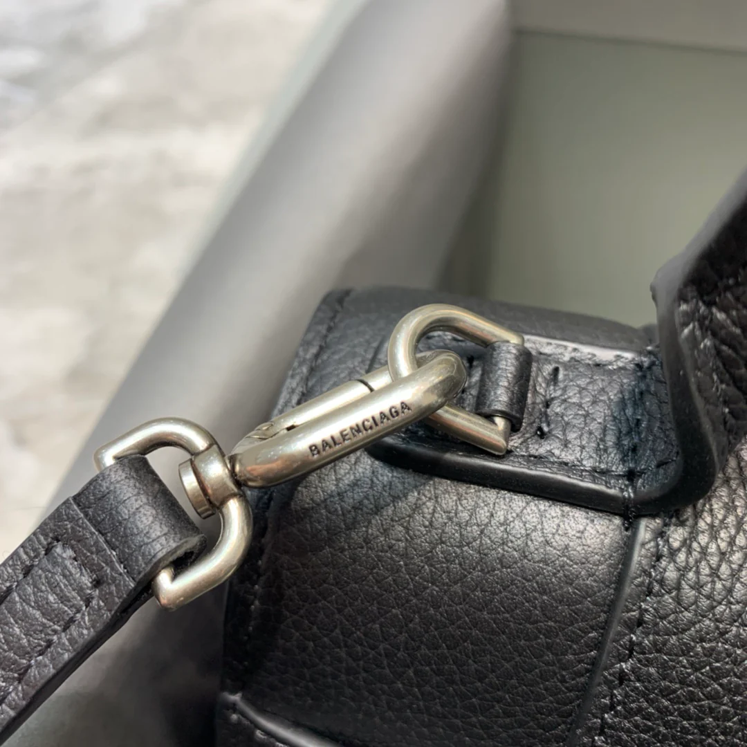 Сумка Balenciaga Hourglass - с черным узором 