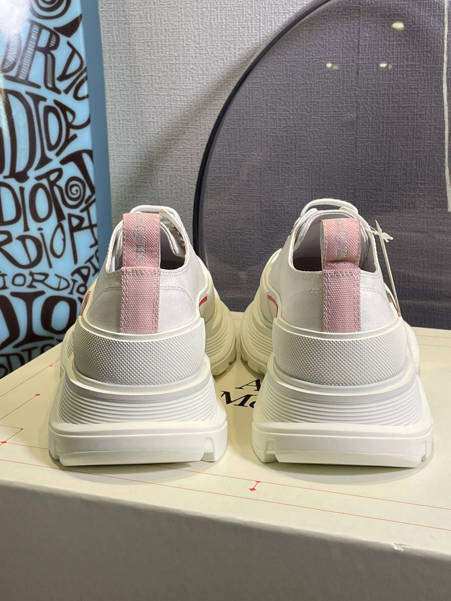 Радужные парусиновые туфли на платформе McQueen