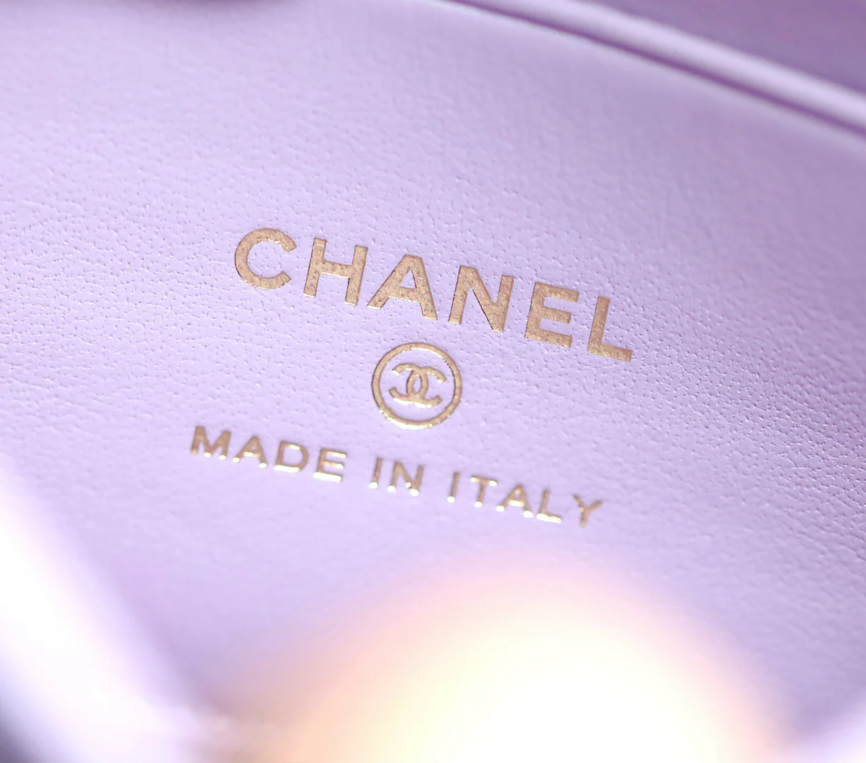 Chanel - Мини-сумочка с клапаном - светло-фиолетовая - фурнитура из светлого золота