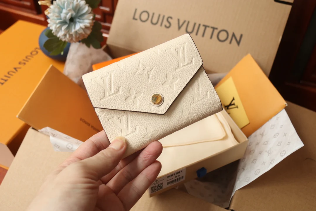 LV-m64060-Короткий трехсекционный кошелек-Белый