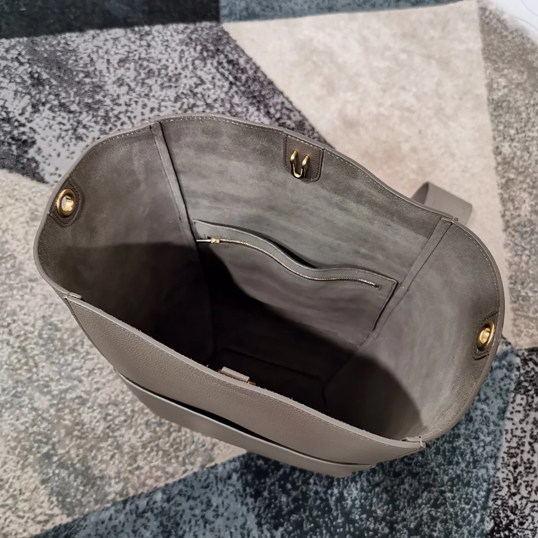 Celine-suau-sangle-large-grey