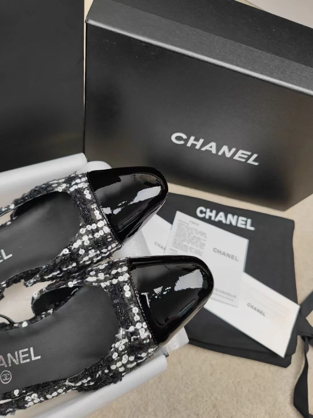 Шерстяные сандалии Chanel на плоской подошве