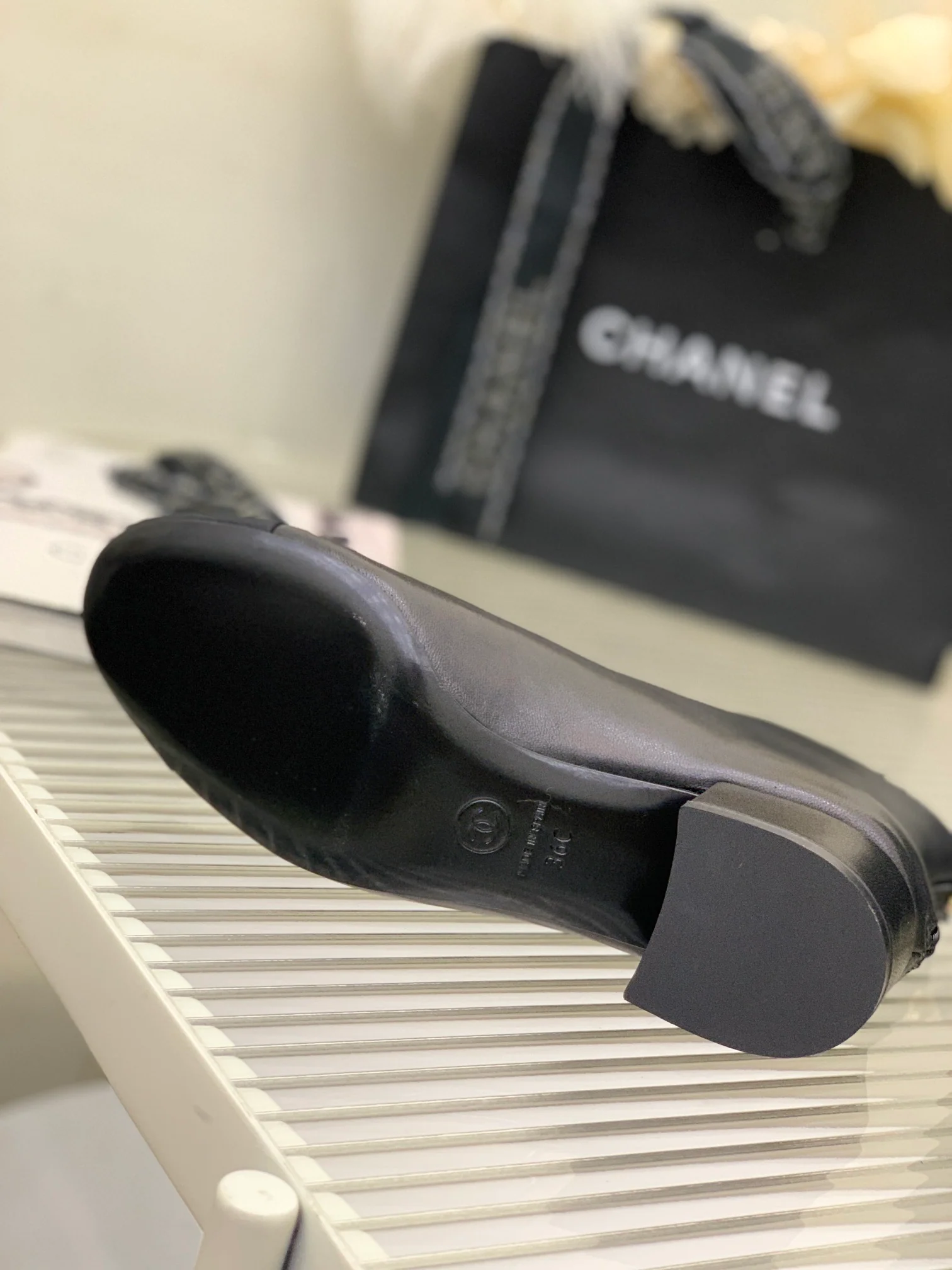 Новинка сезона осень/зима 2022 от Chanel - Ботильоны на низком каблуке - Черные