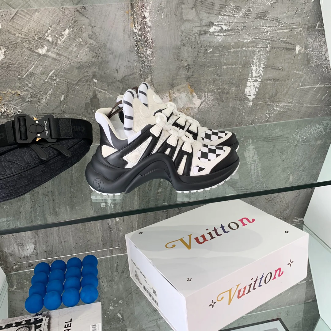 Обувь LV - Массивные кроссовки LV - 16