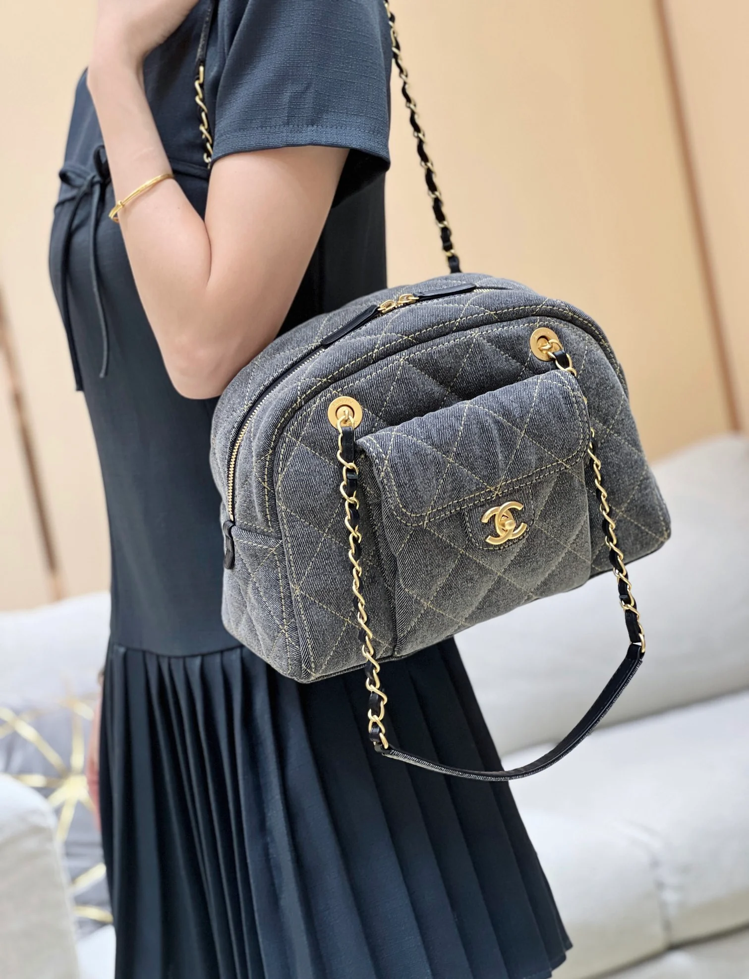 Chanel - Сумка-боулинг из выстиранного денима - Синяя