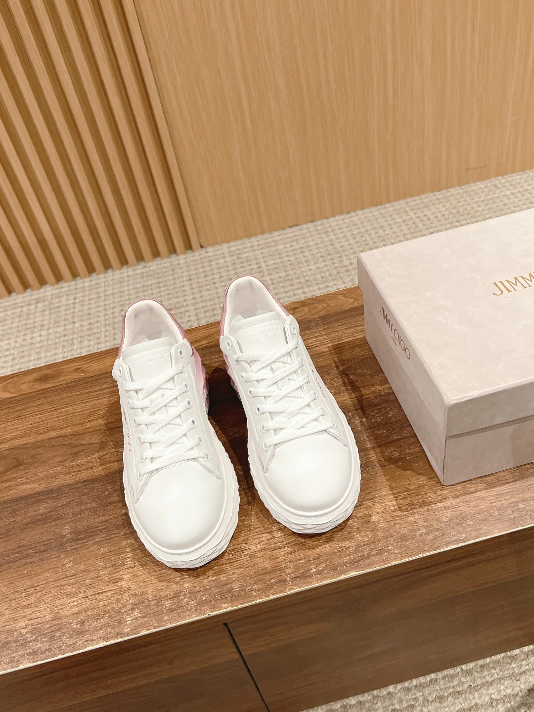 Обувь марки JC - повседневная модель 2024 года - розовая.