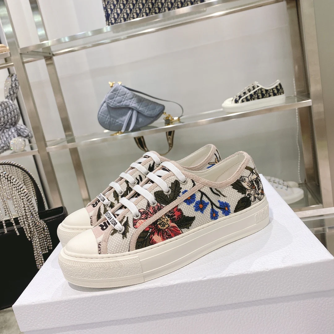 Туфли Dior из парусины с вышитым цветочным узором