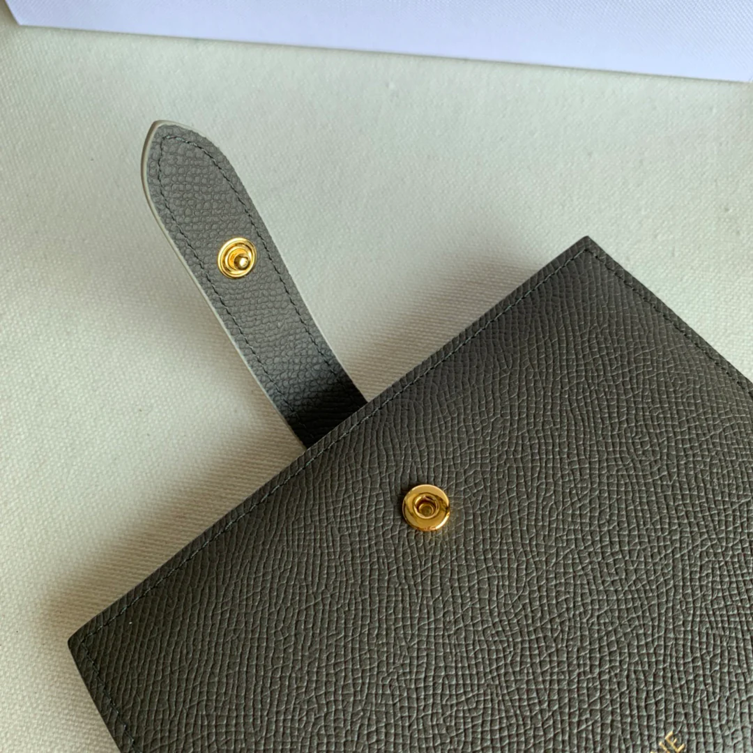 Кошелек Celine с ремешком из зернистой телячьей кожи