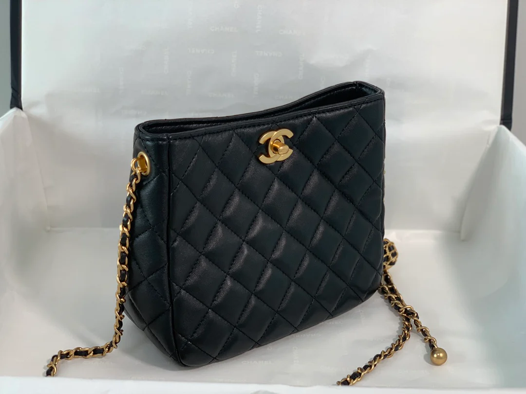 Коллекция Chanel Весна/Лето 2022 - Сумка-хобо Golden Globe - Маленькая - 1