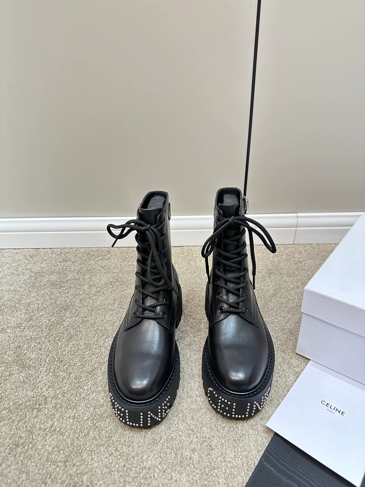 Ботильоны Celine на платформе из телячьей кожи, черные, со шнуровкой.