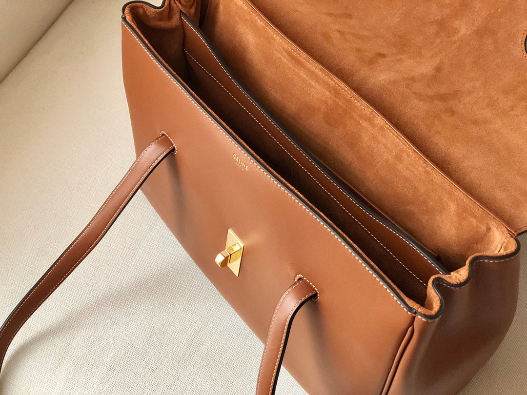 Сумка Celine Soft 16 Medium из гладкой коровьей кожи - коричневая