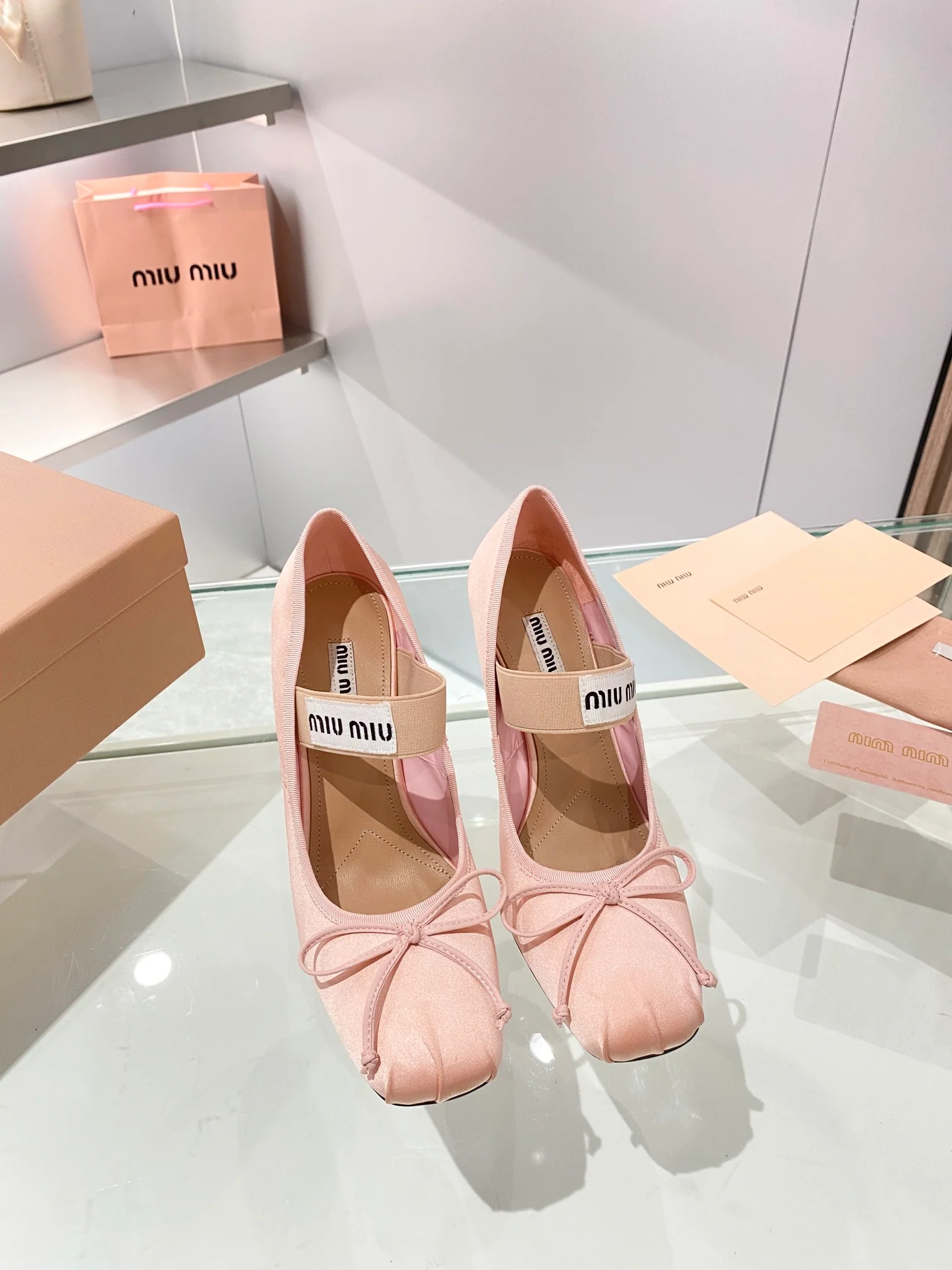 Новинка осенне-зимней коллекции Miu Miu 2023 — Балетки — Туфли на высоком каблуке — 9-5 см — Розовые