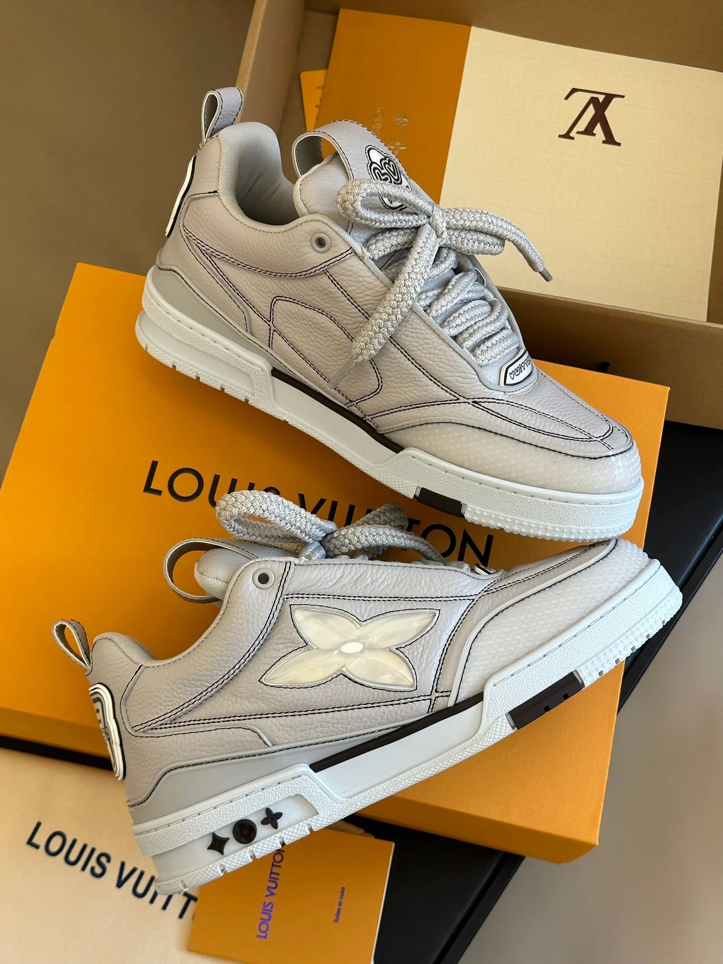 Новинка LV 2023 - Кроссовки - Серебристо-серые