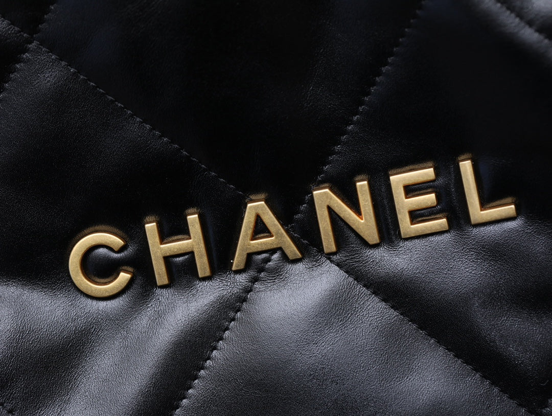 Сумка Chanel No. 22 — горизонтальный дизайн — черно-золотая