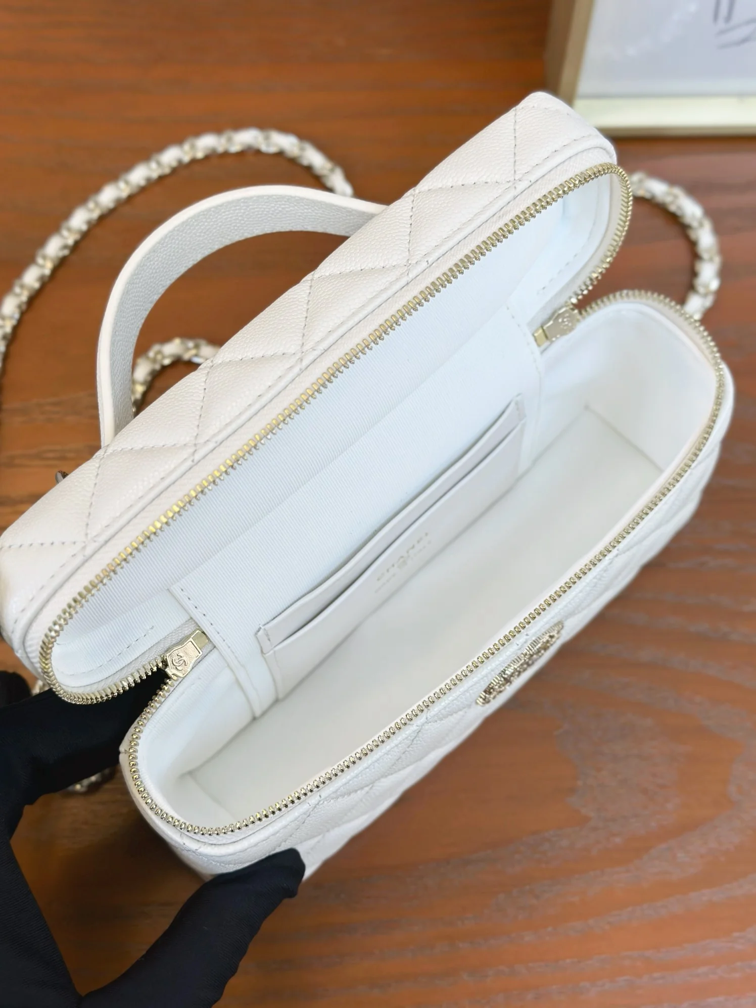 Сумочка Chanel 25p Heart Diamond LP с цепочкой - белая