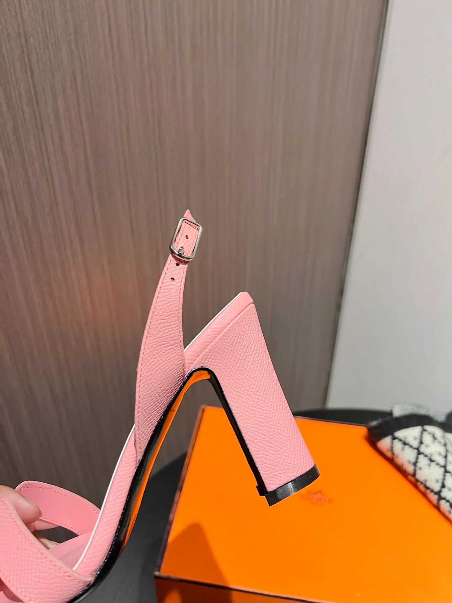 Босоножки на высоком каблуке Hermes - розовые