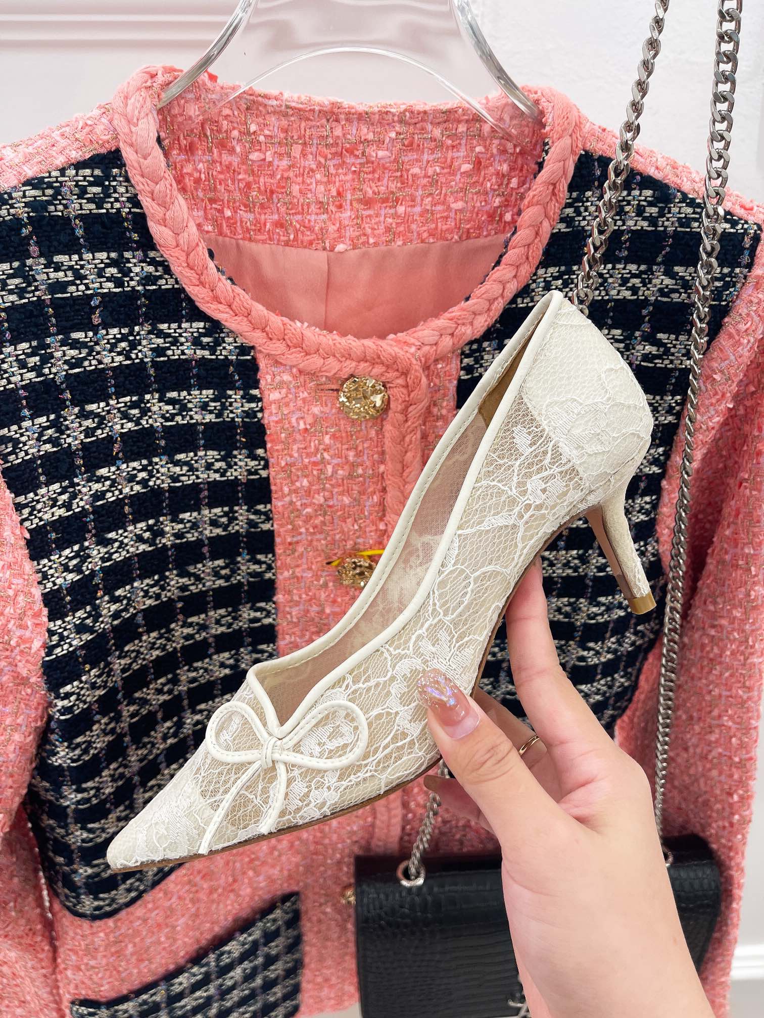 Jimmy - Новинка сезона весна/лето 2022 - Туфли на высоком каблуке с бантом и кружевом