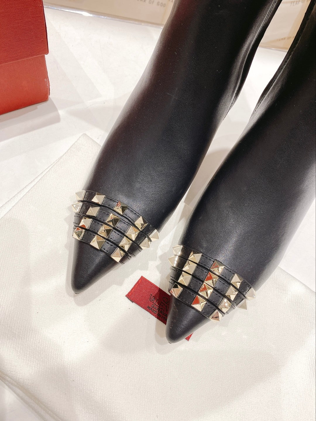 Ботинки-шпильки Valentino с заклепками - черные