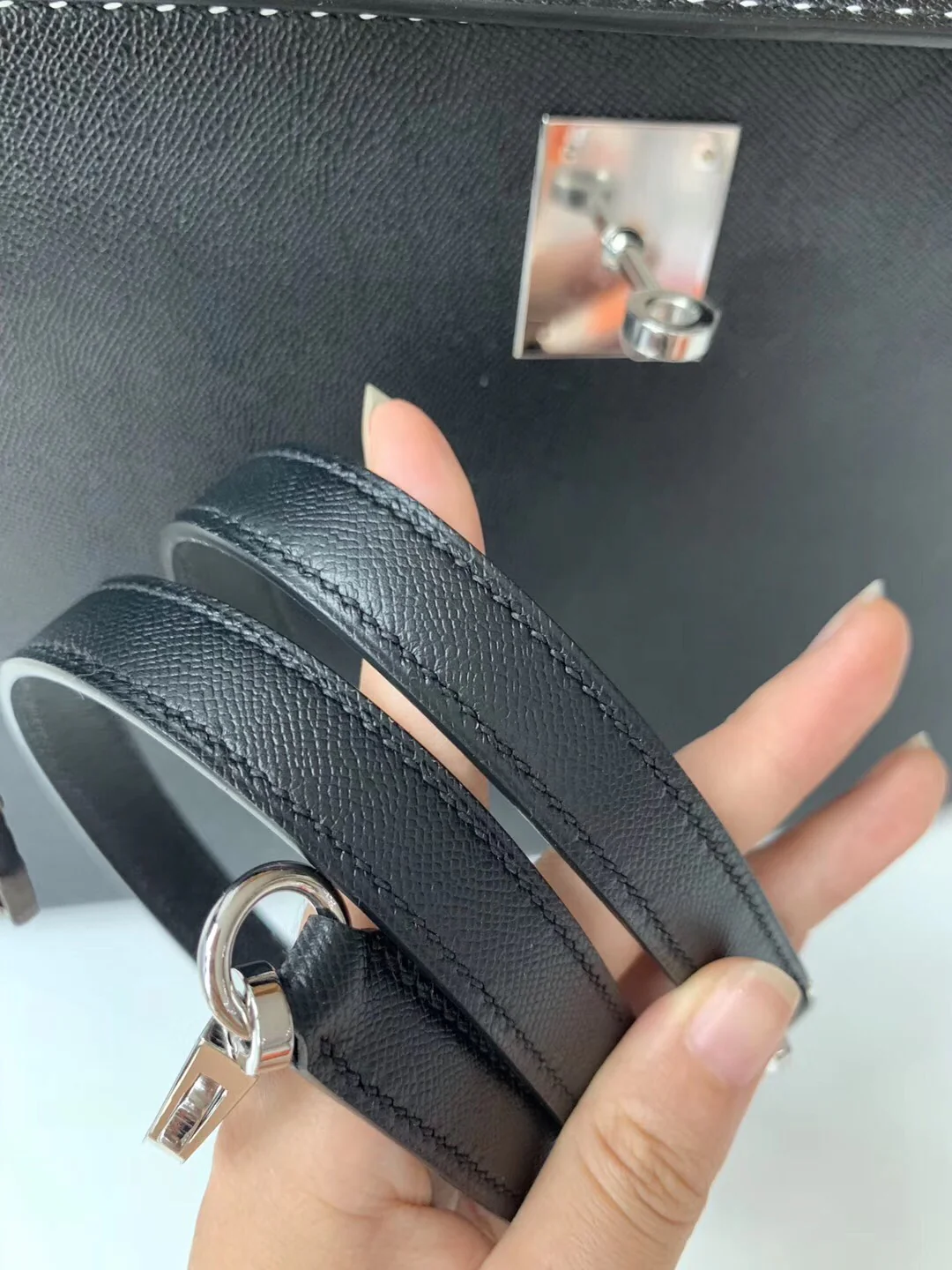 Сумка Hermes Limited Edition Miss You Kelly 28 — черная с серебряными пряжками — внешний шов