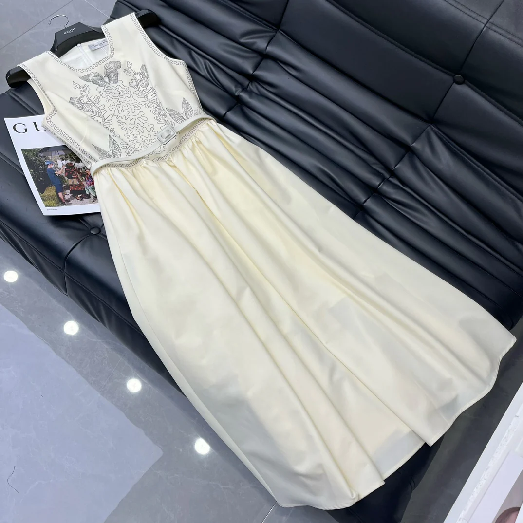 Dior - 2403-24 Новинка: Платье без рукавов с вышитым поясом