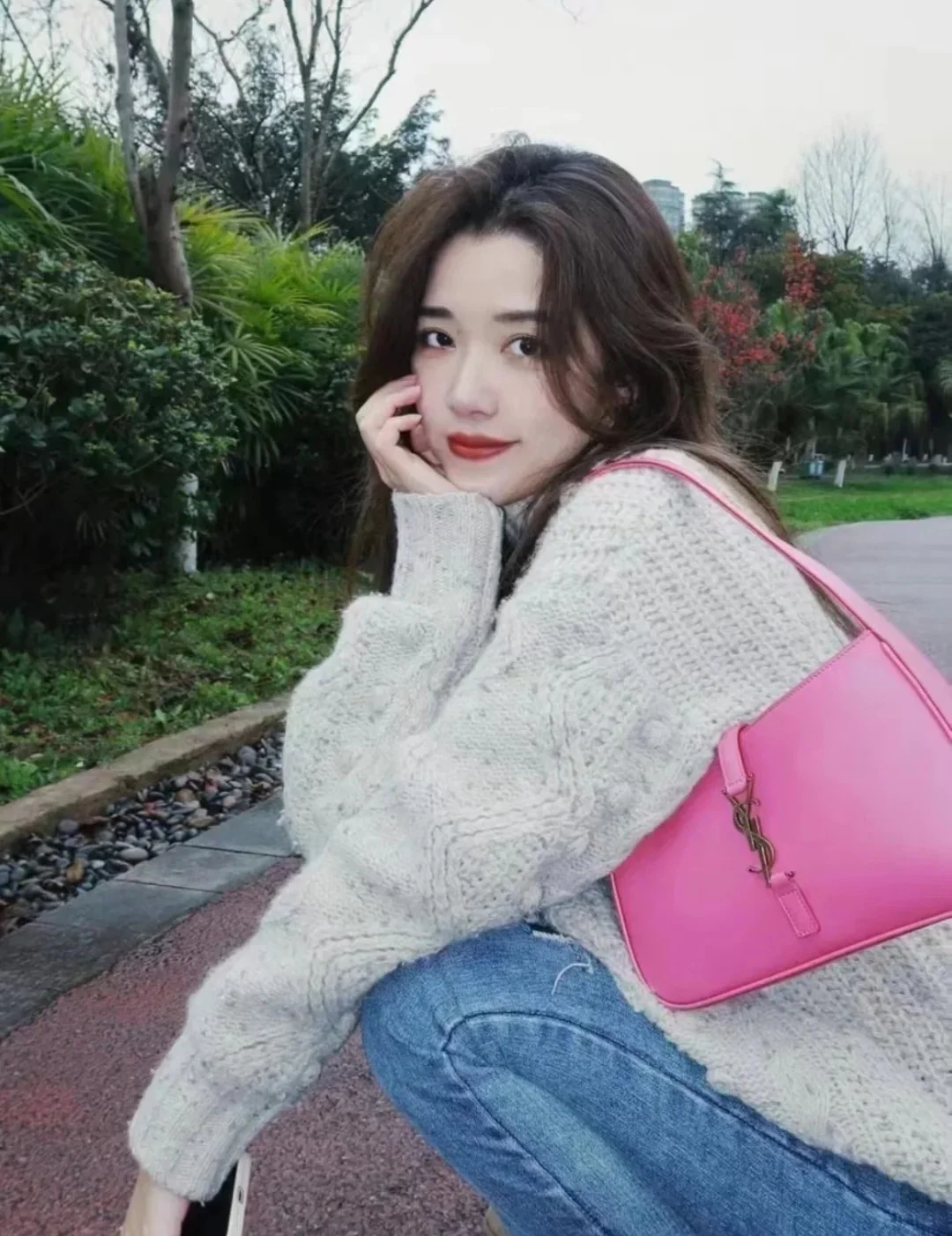 Кожаная сумка через плечо YSL Le 5 A 7 - розовая