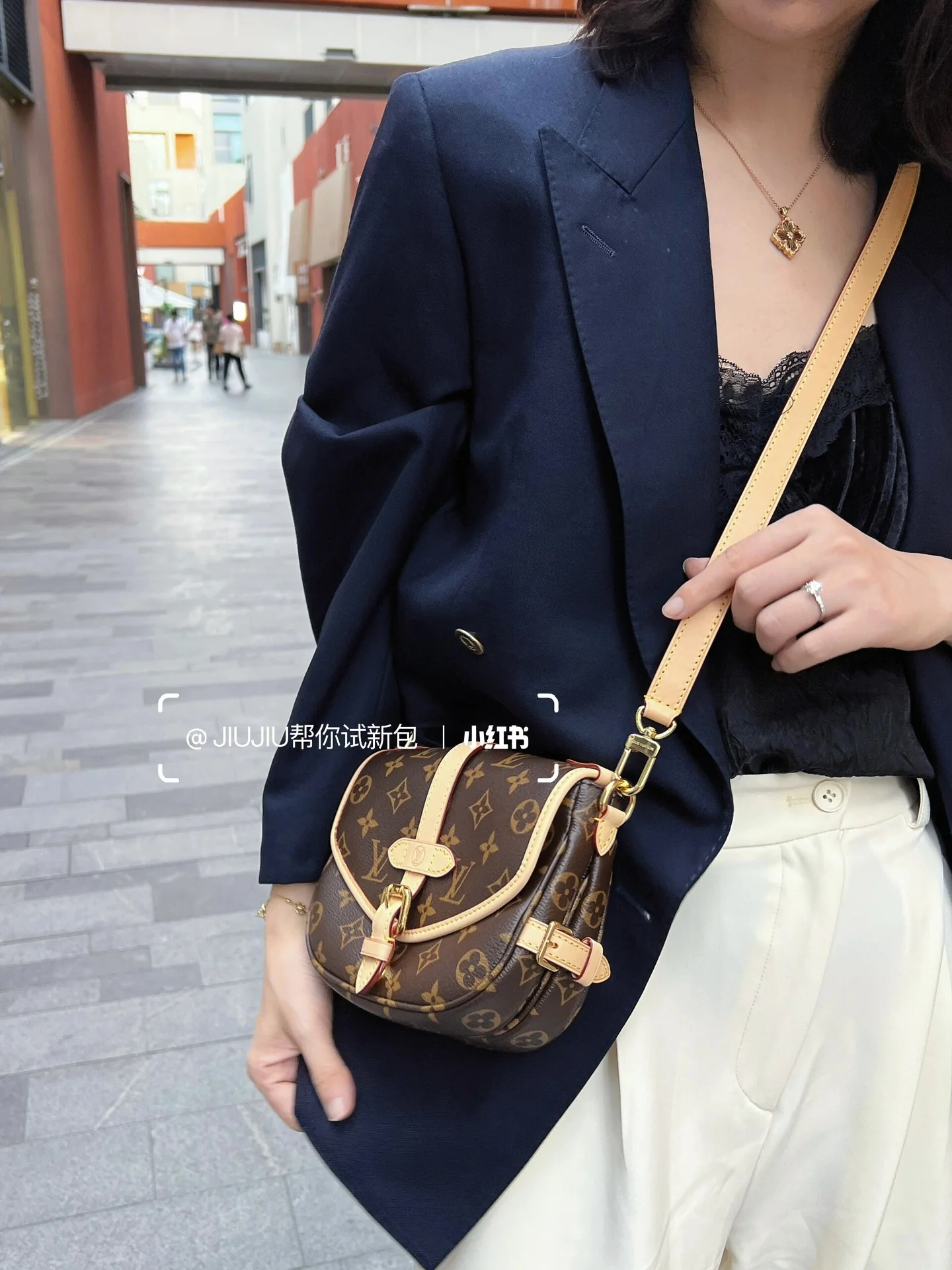 m46740-LV-saumur-bb-handbag/crossbody bag