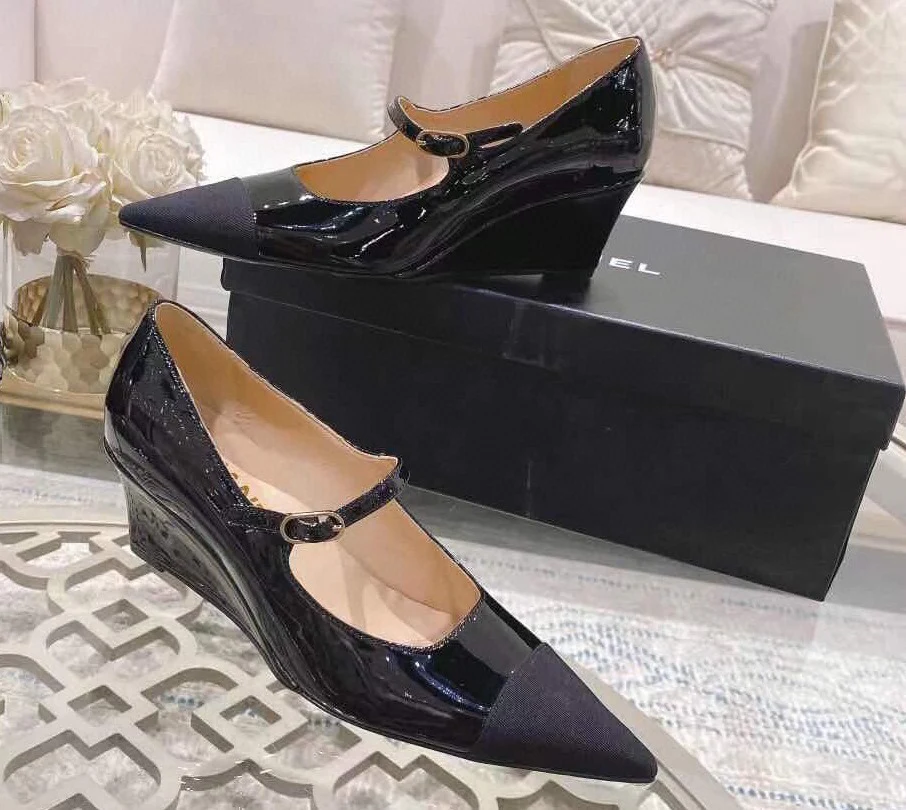 Новинка 2023 года от Chanel - Туфли на танкетке - Черные