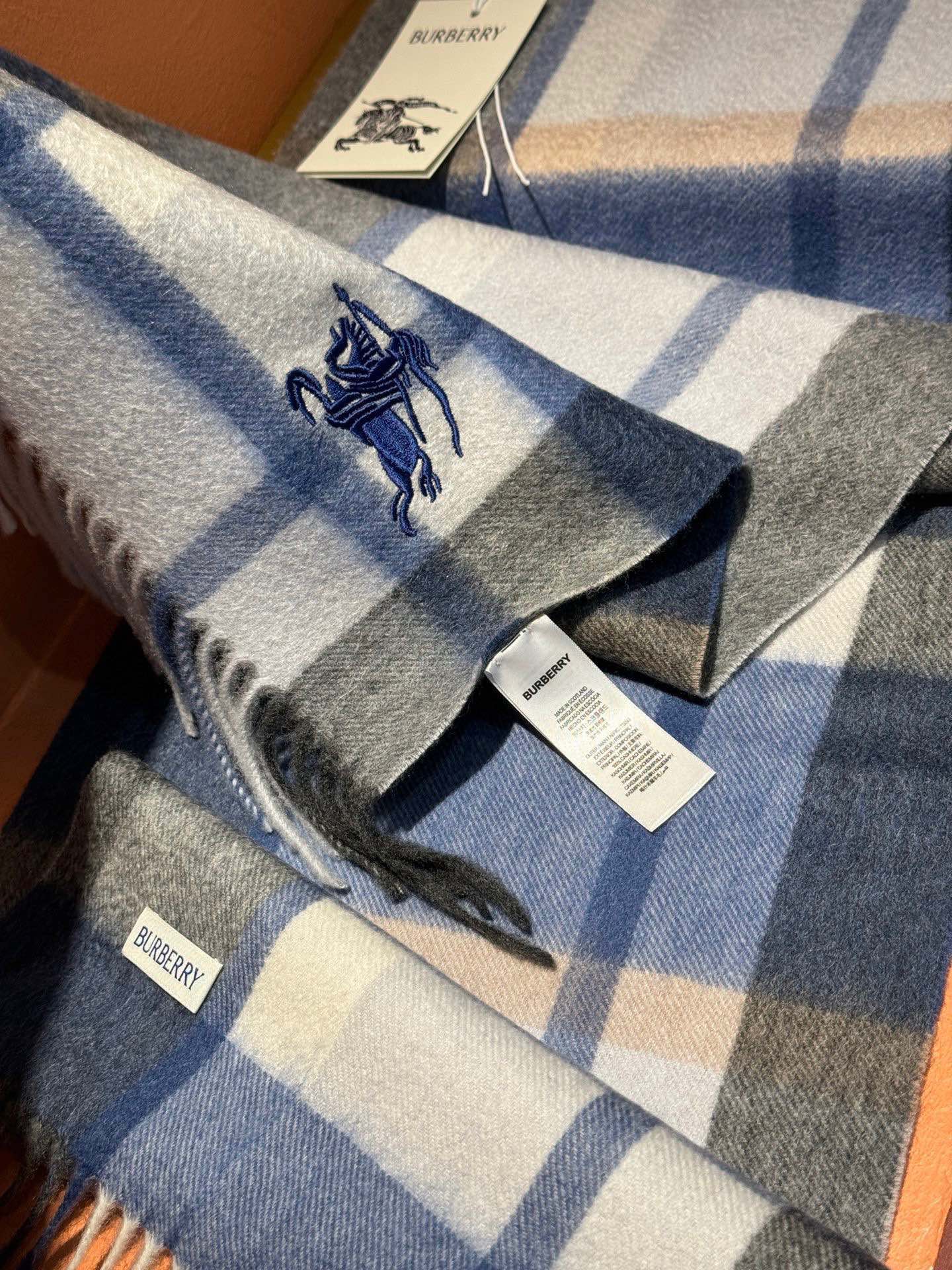 Классический клетчатый шарф Burberry 2024 — синий