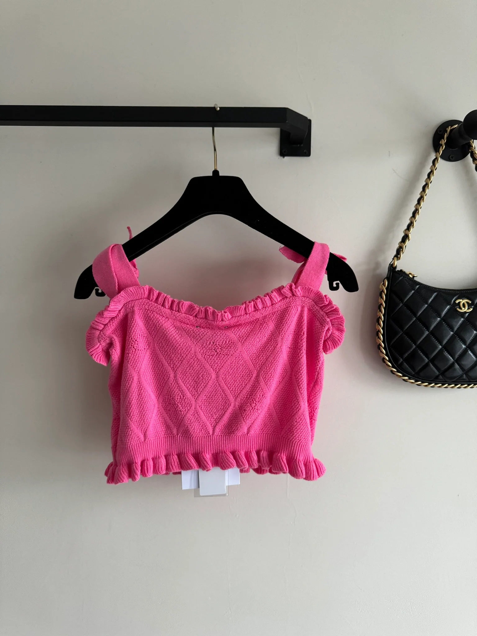 В стиле Chanel - 2403-24 Новая вязаная короткая майка-топ ранней весны - розовая