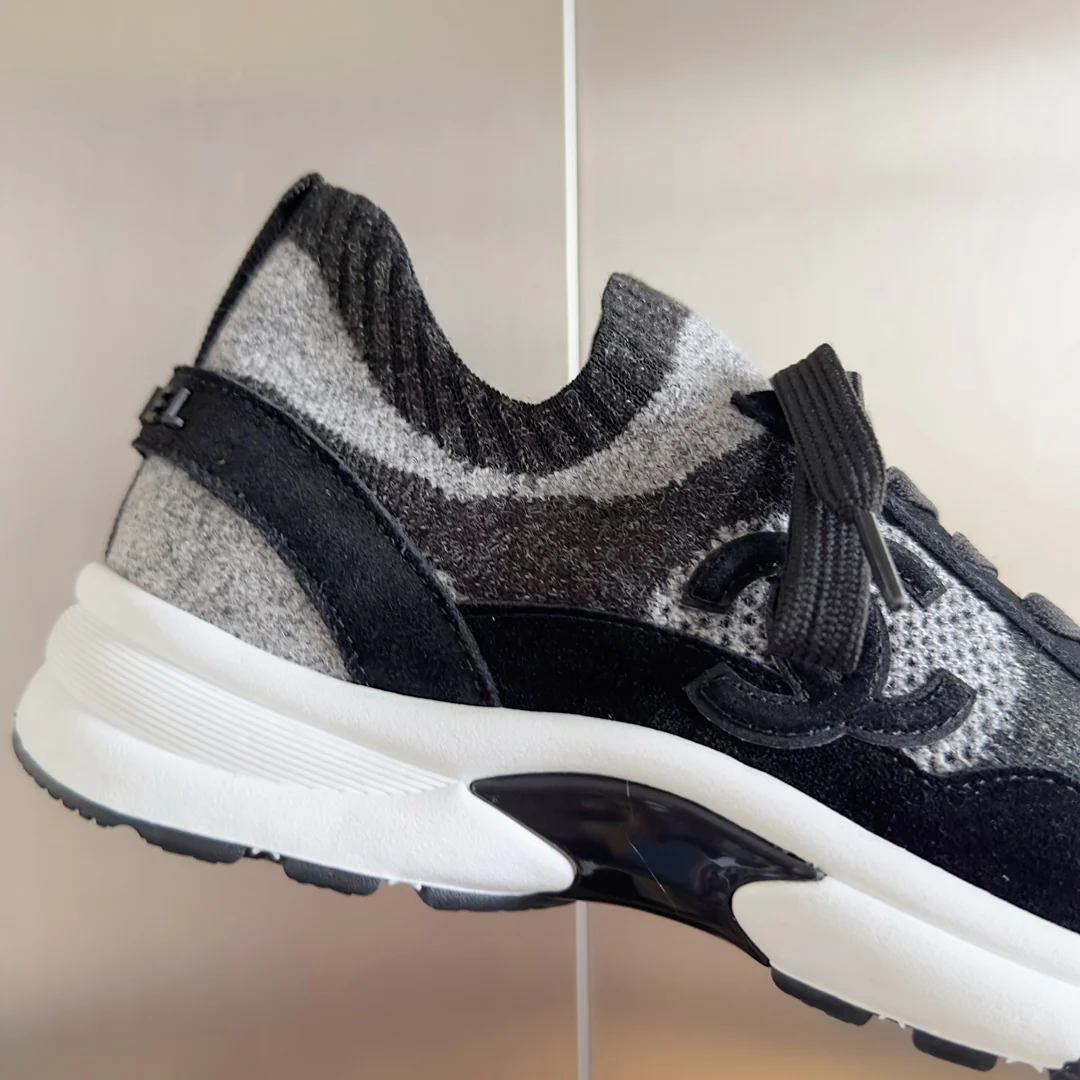 Новинка 2023 года от Chanel - кроссовки Mesh Flyknit - черные.