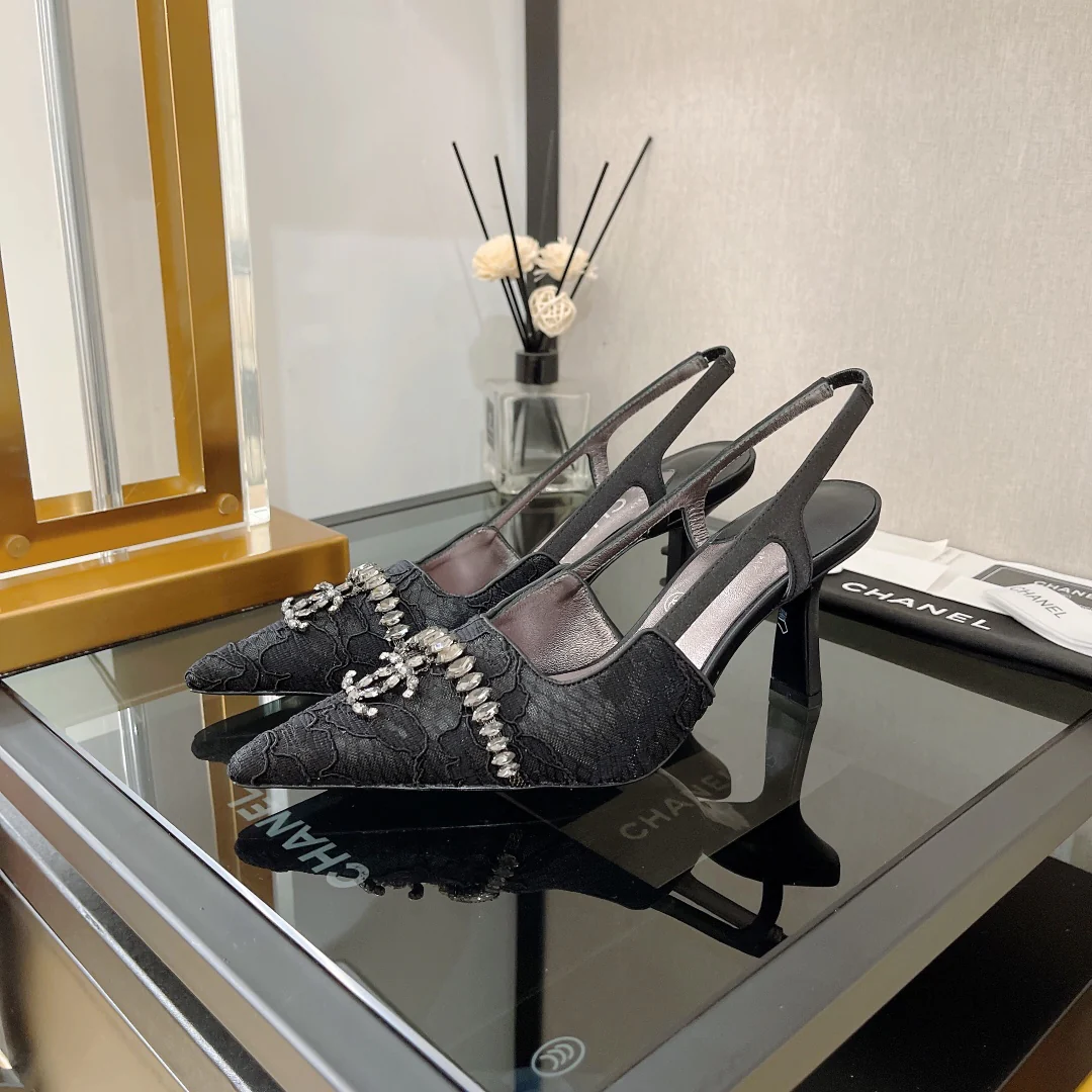 Туфли Chanel на высоком каблуке с кружевной пряжкой и стразами - Винтажная коллекция - 6-5 см