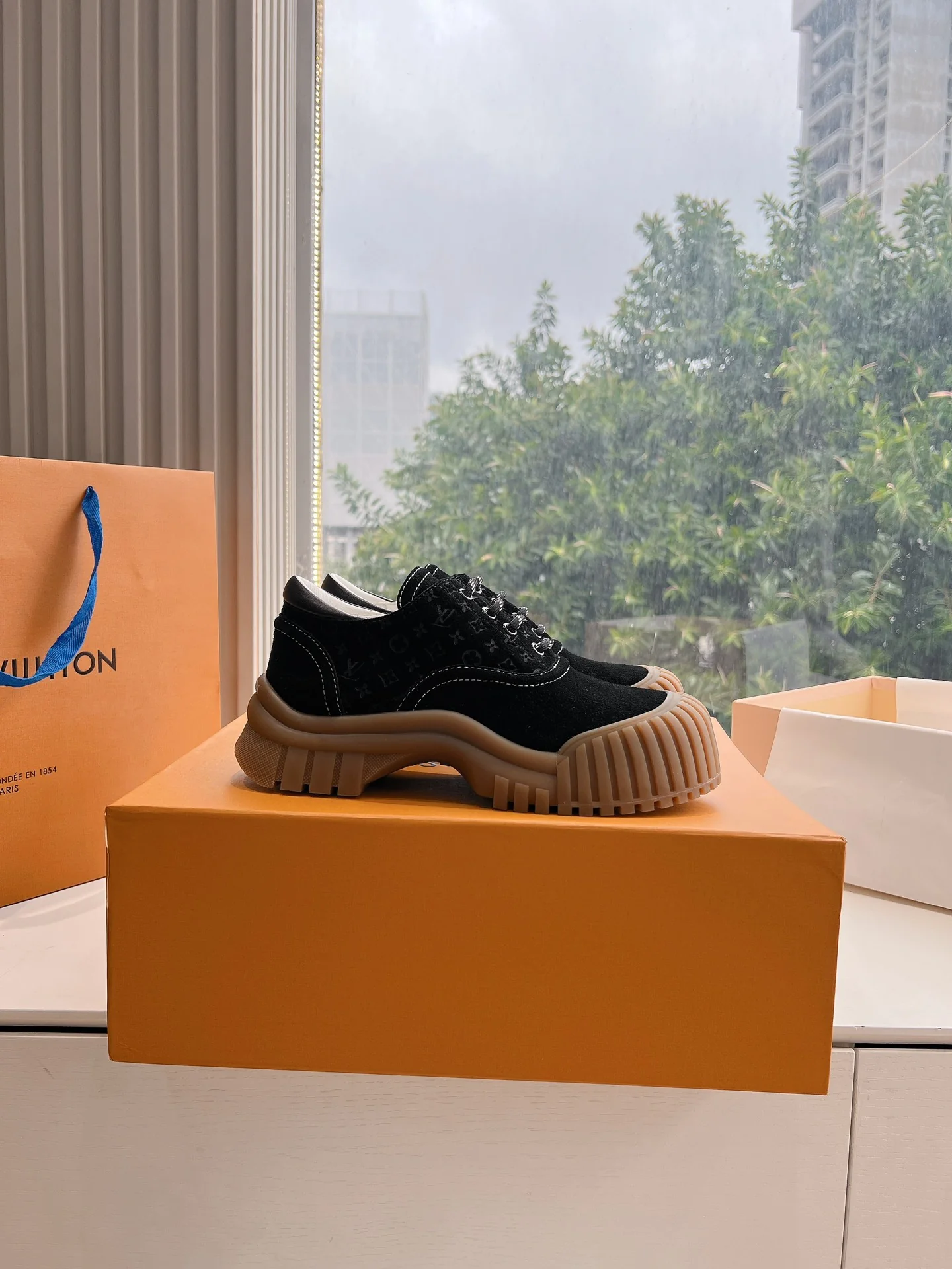 LV-2024 - Повседневная обувь - Черная