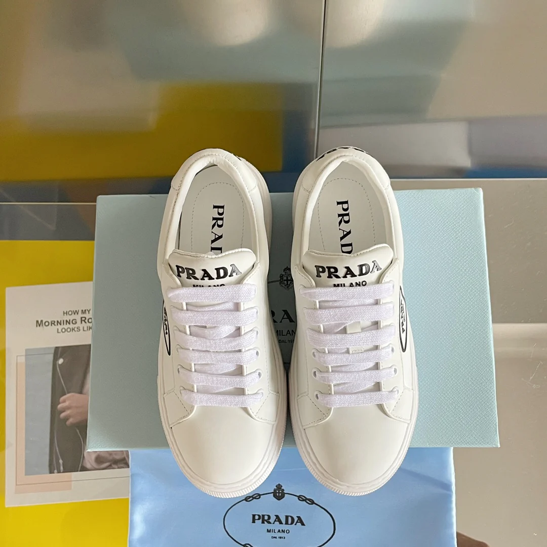 Prada - Новинки ранней весны 2022 года - Повседневные туфли на платформе