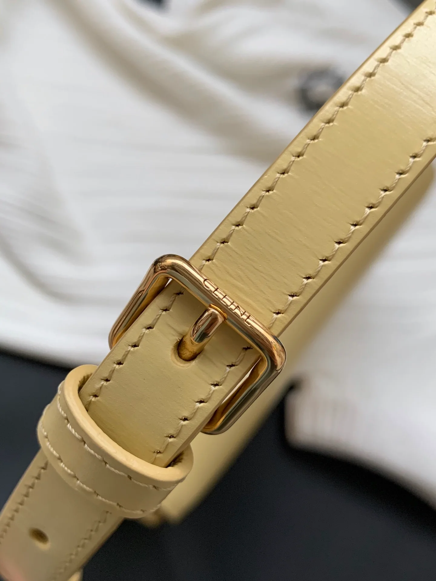 Кожаная сумка через плечо Celine Triomphe - желтая