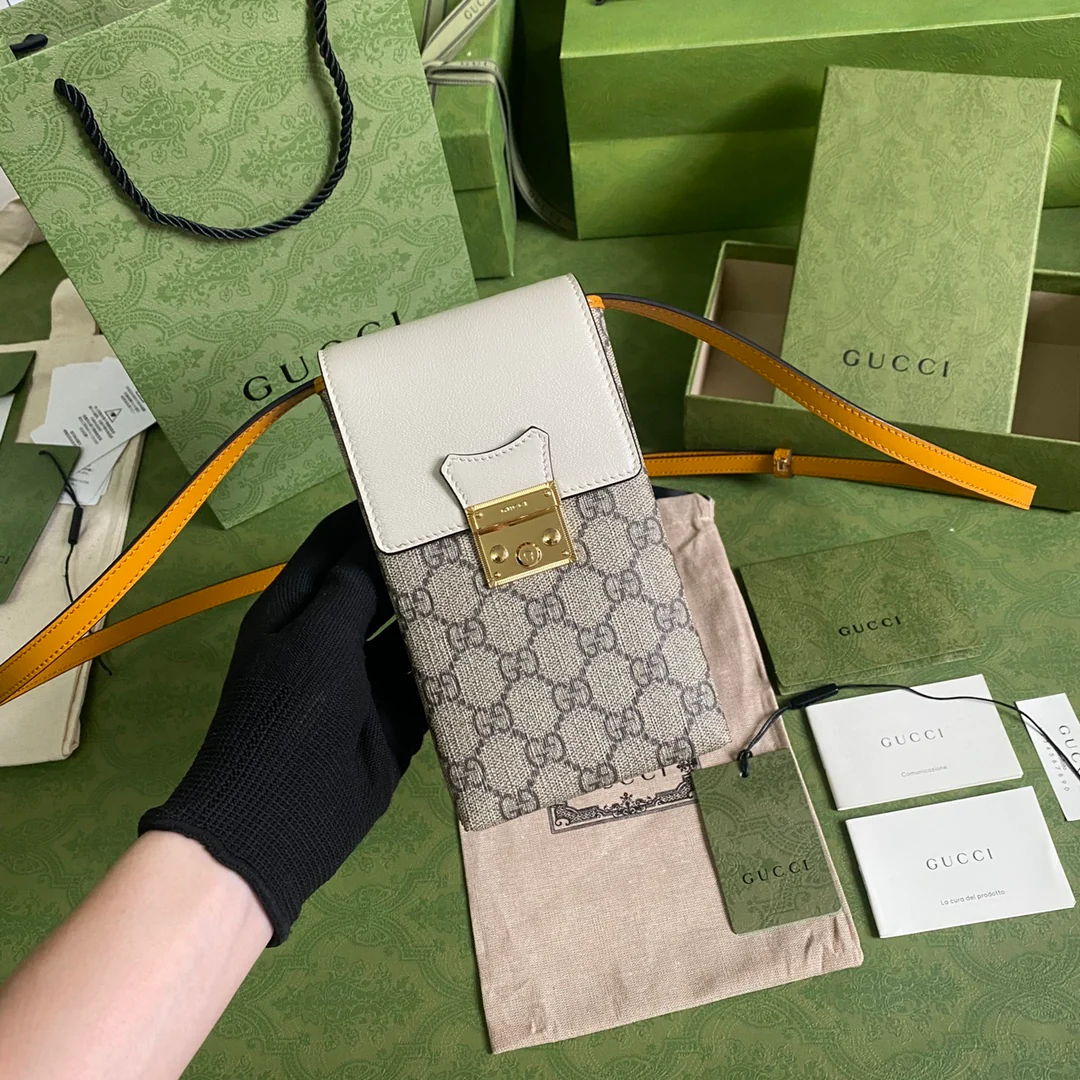 Сумка для телефона Gucci с цепочкой и замком