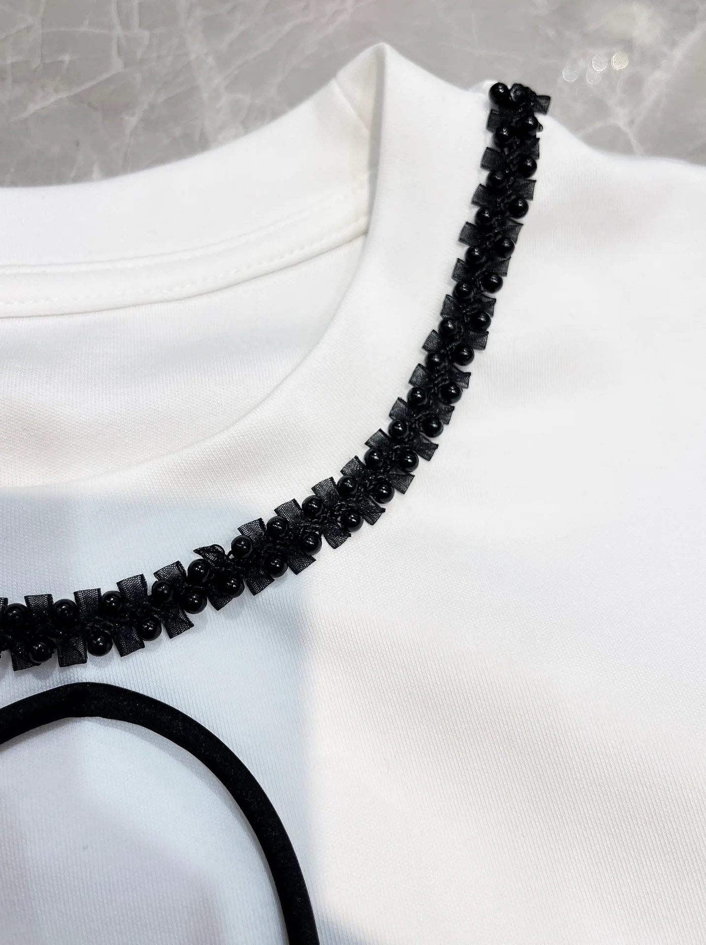 Ожерелье Miu Miu-2404-24ss с массивным бантом из стразов